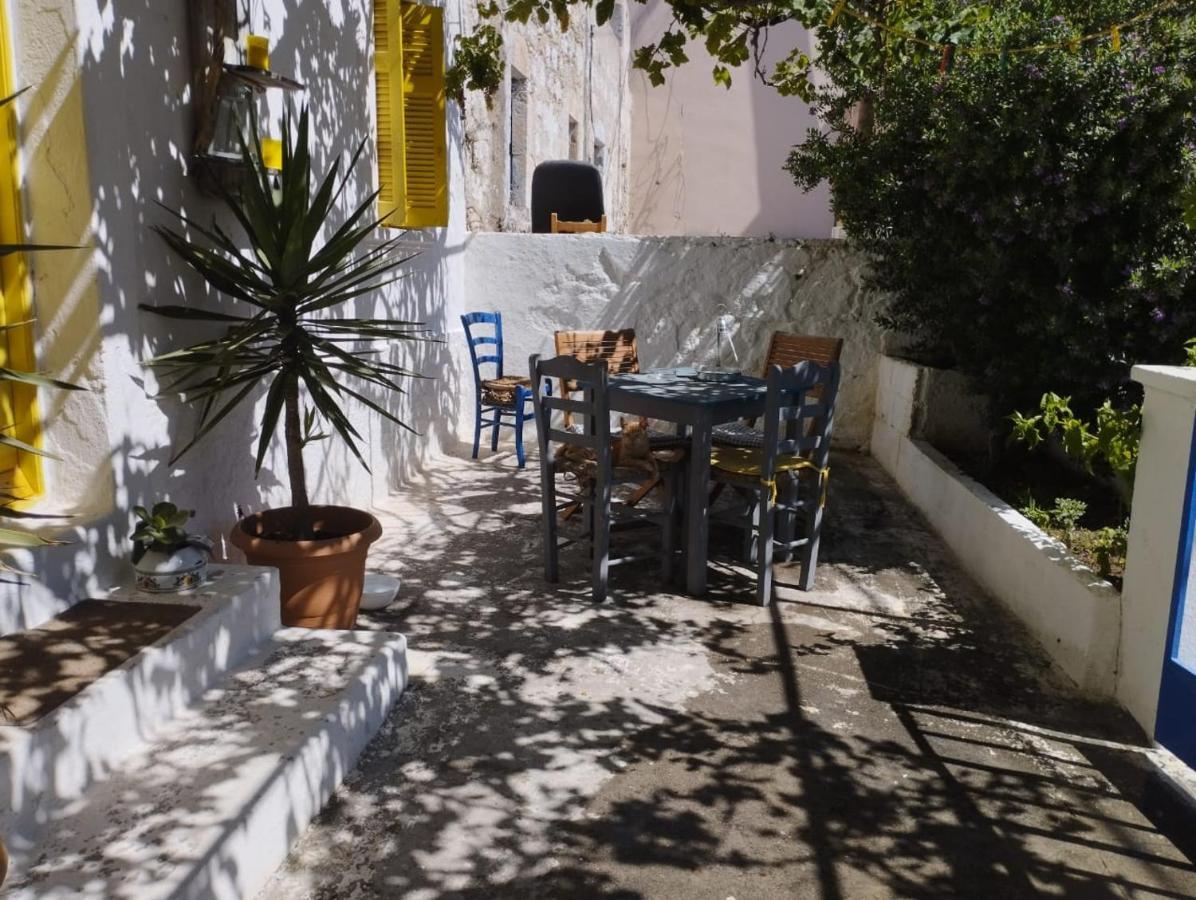 Apartment Artist - Triantafyllou Birth House